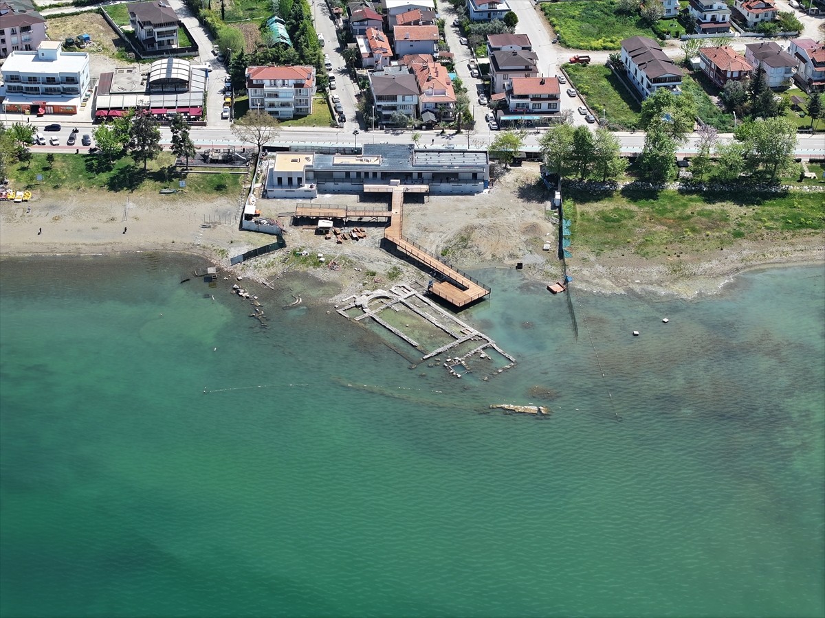 İmparator I. Konstantin'in çağrısıyla Hristiyanlıkta kiliseye bağlı tüm piskoposların katılımıyla...