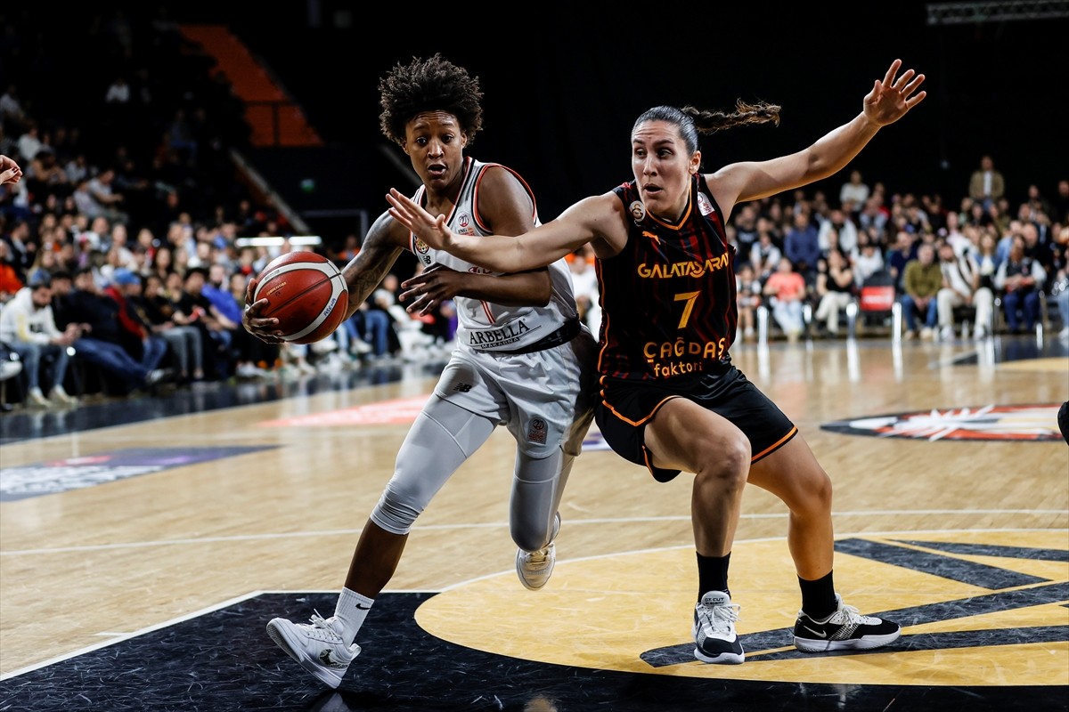 ING Kadınlar Basketbol Süper Ligi play-off yarı final ilk maçında ÇİMSA ÇBK Mersin ile Galatasaray...