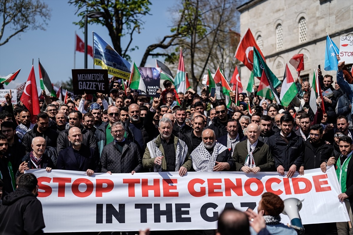 İnsan Hak ve Hürriyetleri (İHH) İnsani Yardım Vakfınca, İsrail'in saldırılarını protesto amacıyla...