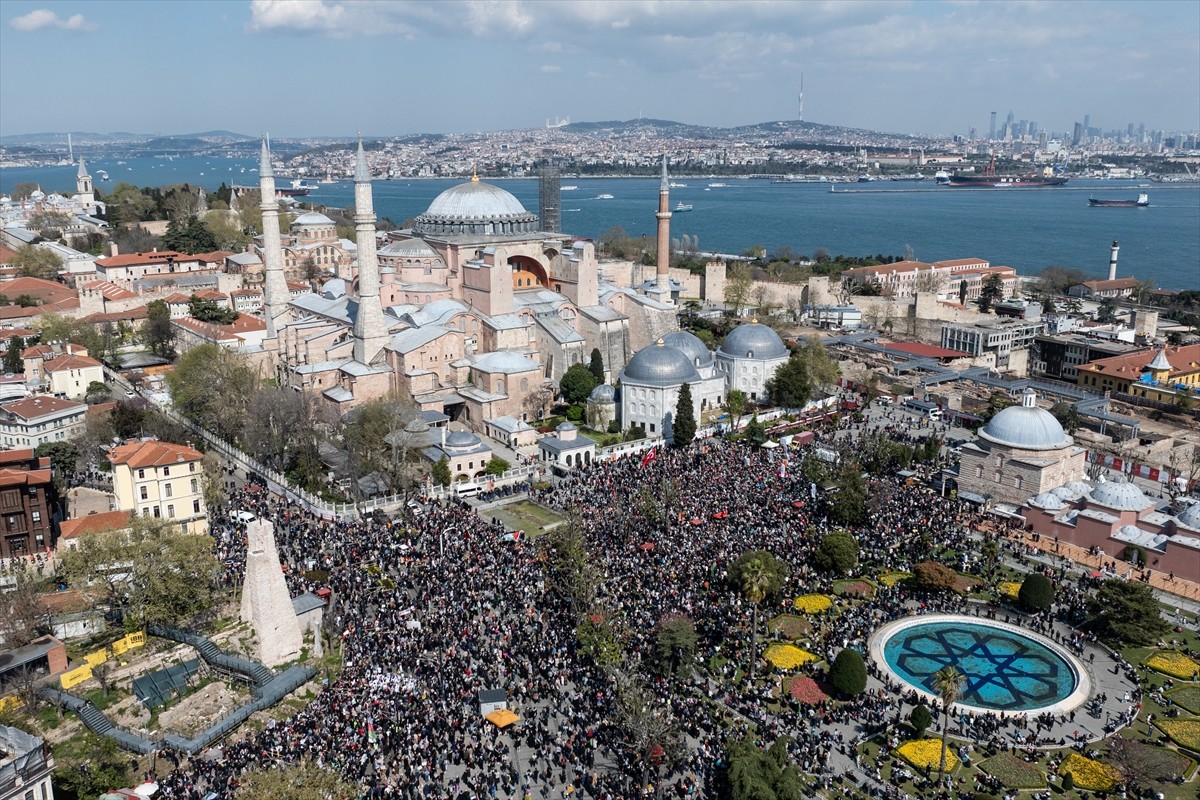 İnsan Hak ve Hürriyetleri (İHH) İnsani Yardım Vakfınca, İsrail'in saldırılarını protesto amacıyla...