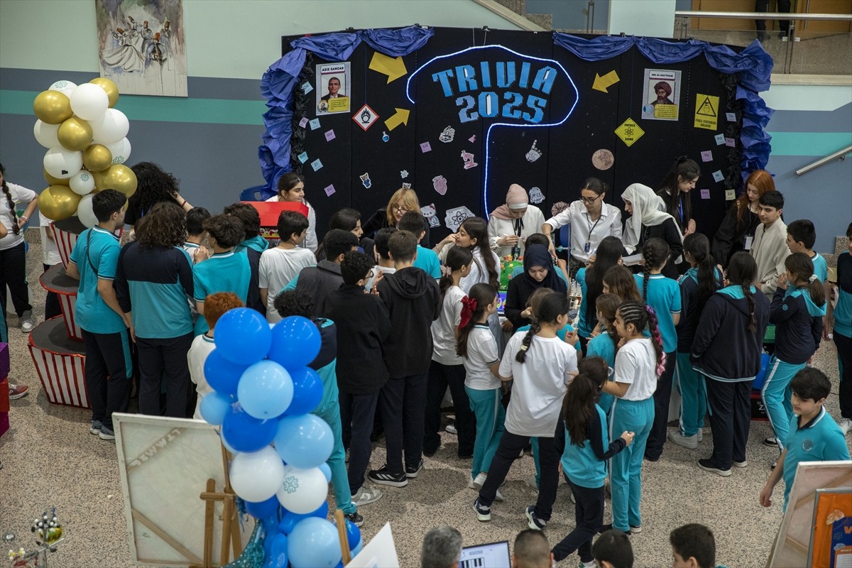 Irak'ın Erbil kentindeki Uluslararası Maarif Erbil Okulları'nda lise öğrencileri tarafından bilim...