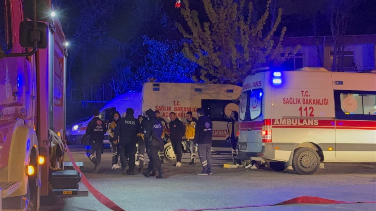 İstanbul Maltepe Zümrütevler Mahallesi Adatepe Caddesi'ndeki 3 katlı huzurevinin özel bakım...