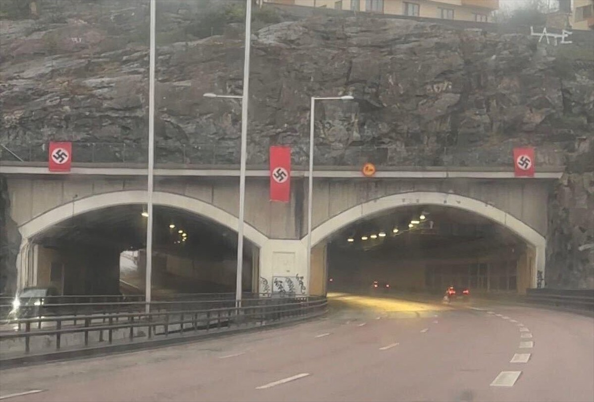 İsveç'in başkenti Stockholm'ün Essingeleden bölgesindeki otoyol girişine, Adolf Hitler'in doğum...