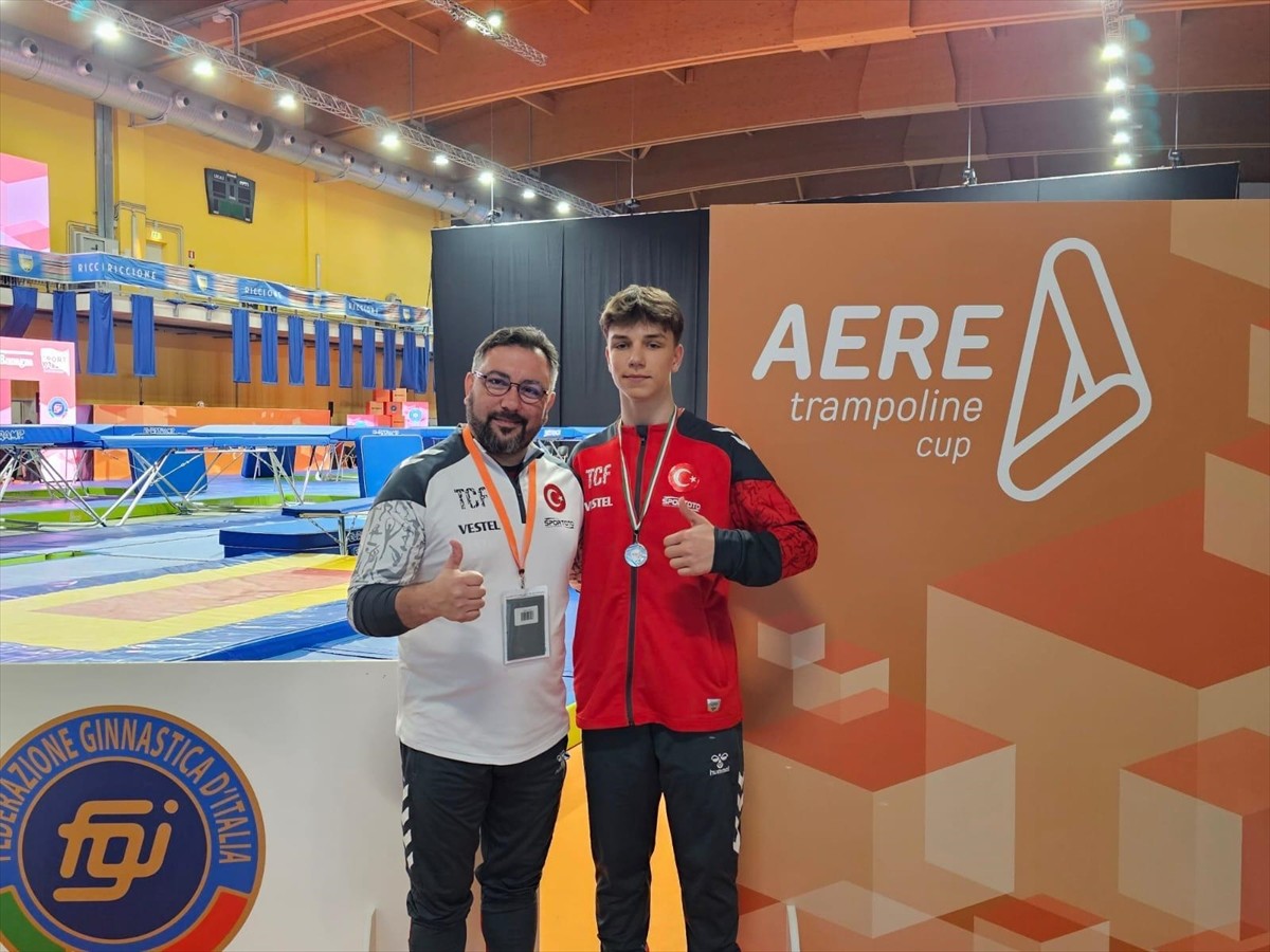 İtalya'da düzenlenen 4. AERE Cup Cimnastik Turnuvası'nda mücadele eden Trampolin Gençler Milli...