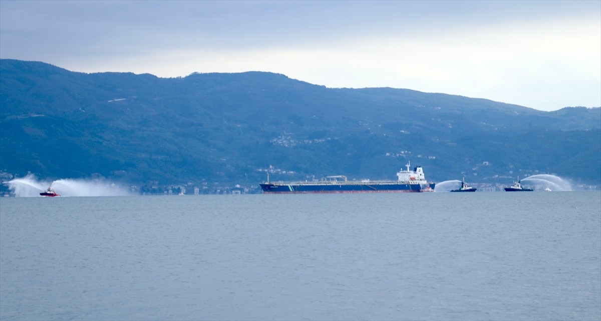 İzmit Körfezi'nde, ham petrol tankerinin makine dairesinde yangın çıkan yangın kontrol altına...