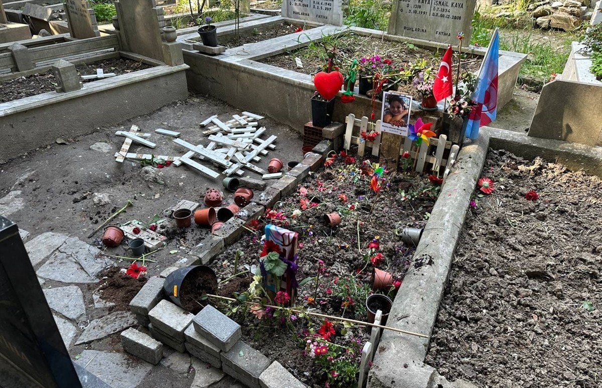 Kadıköy'de bıçaklı saldırı sonucu hayatını kaybeden 15 yaşındaki Mattia Ahmet Minguzzi'nin...