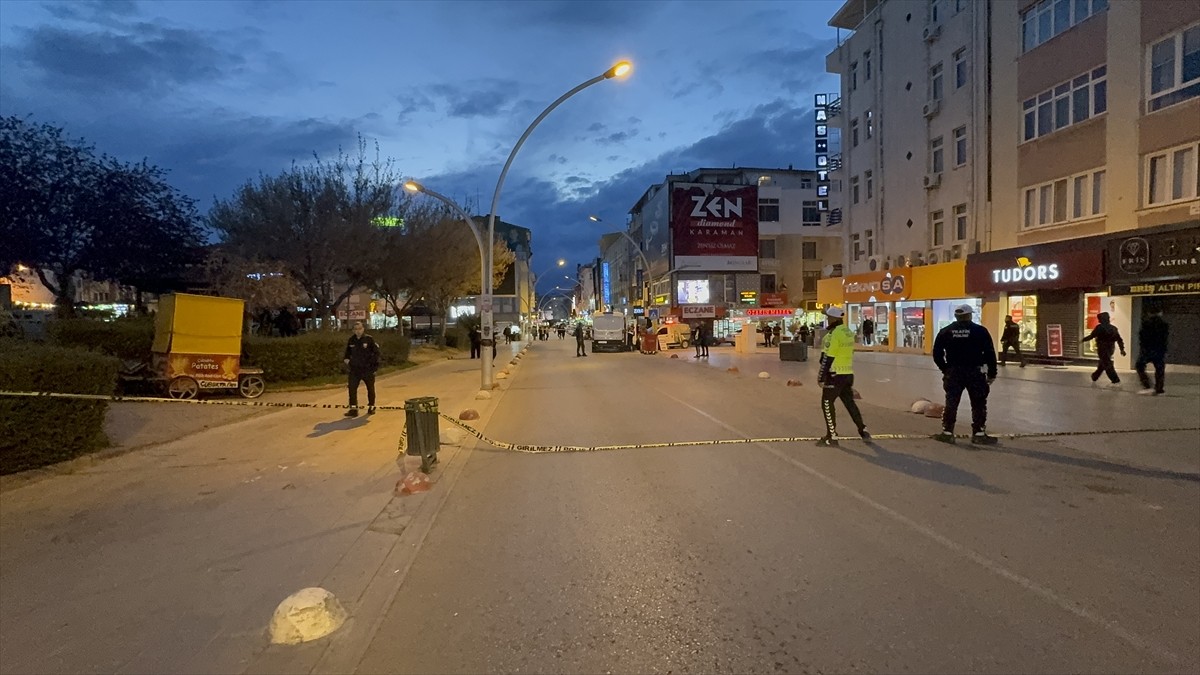 Karaman'da parka bırakılan şüpheli çanta fünyeyle patlatıldı.