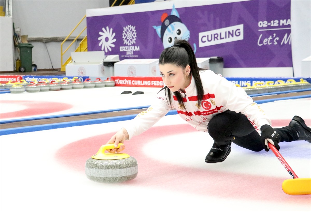 Karışık Çiftler 21 Yaş Altı Curling Milli Takımı, ilk kez düzenlenecek dünya şampiyonasına...