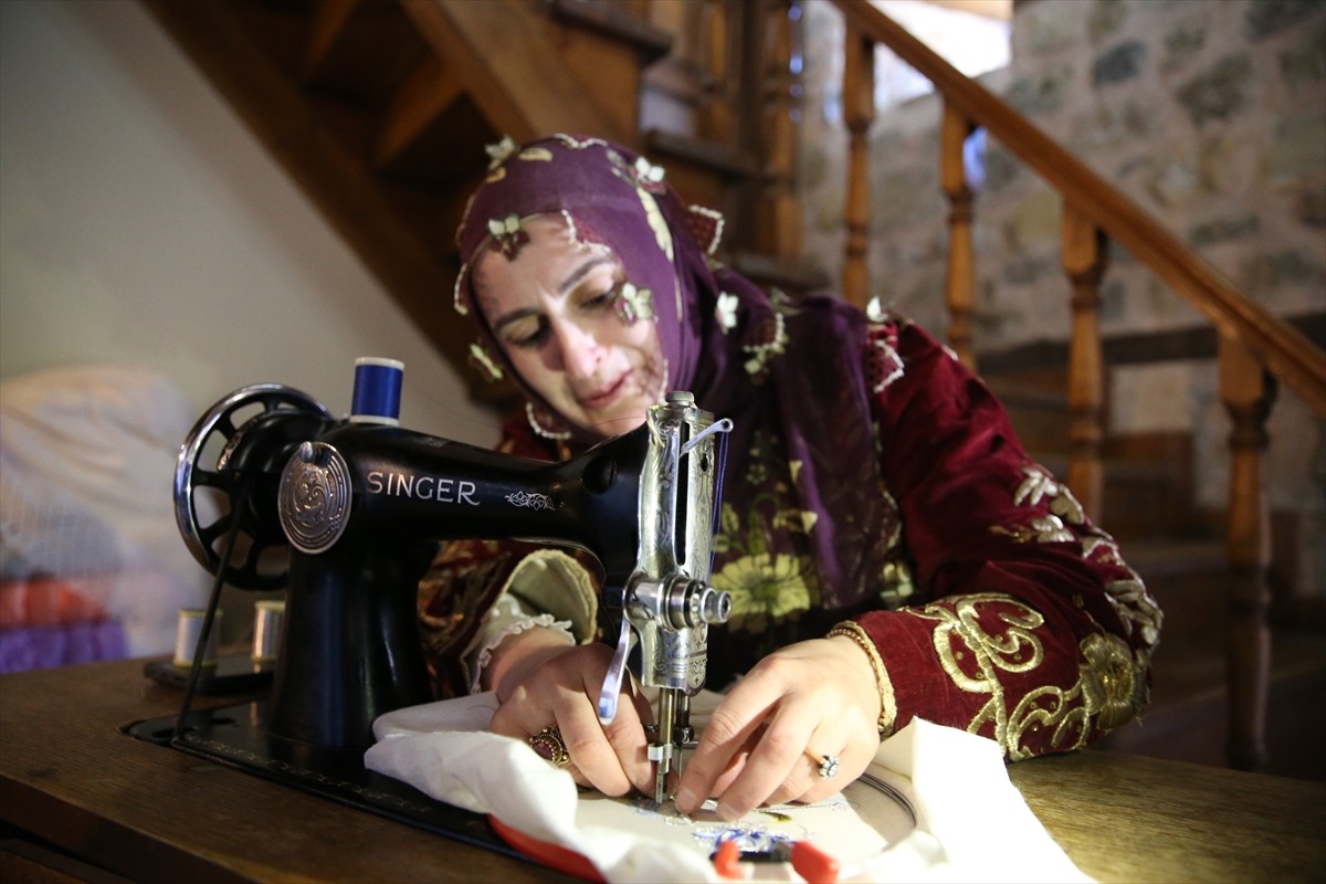  Kastamonu'da "Gelenekten Geleceğe Türk Aile Yapısında Çeyiz ve Gelinlikler" Sergisi ile Paneli...