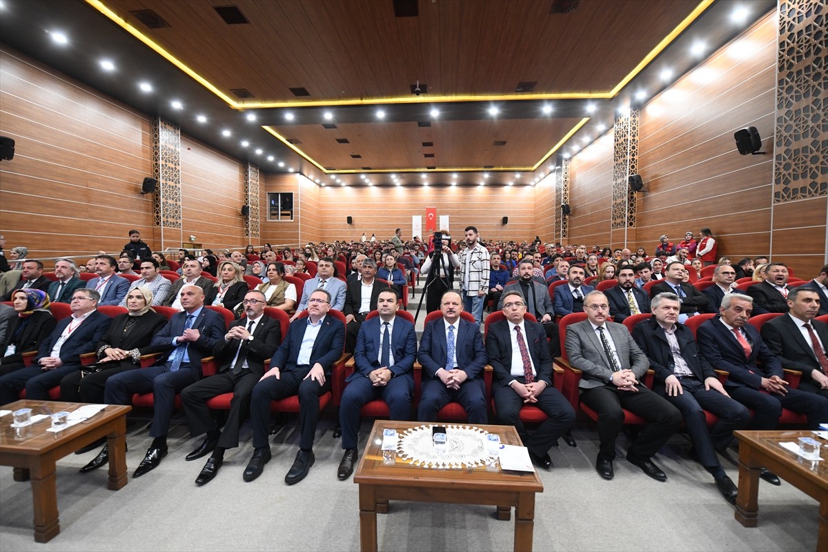 Kastamonu Valiliği himayesinde, Kastamonu Üniversitesi ile Kastamonu Gençlik ve Spor İl Müdürlüğü...