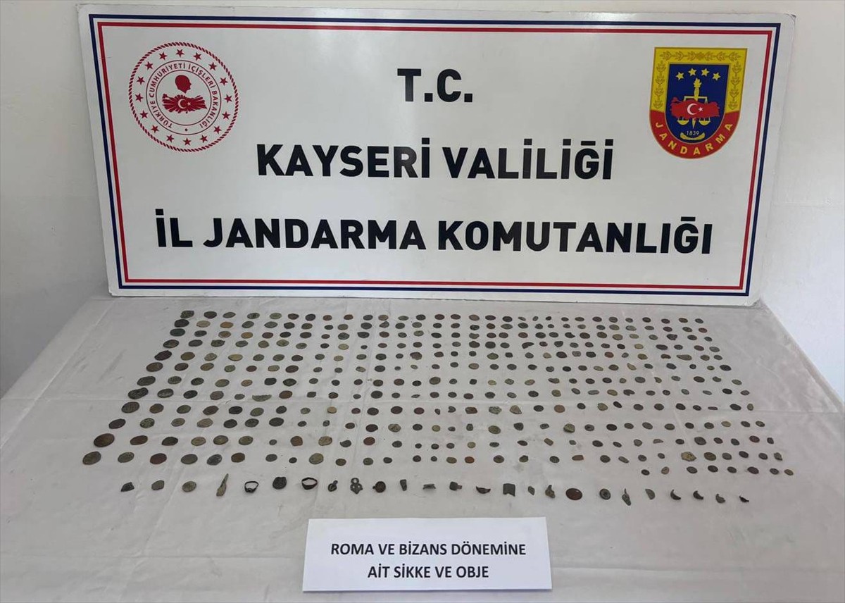 Kayseri'de tarihi eser niteliğinde olduğu değerlendirilen 392 sikke ve obje ele geçirildi, 1 kişi...