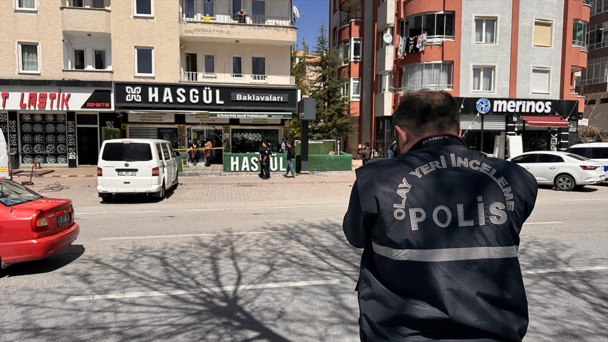Kayseri'nin merkez Kocasinan ilçesinde silahlı saldırıya uğrayan kişi ağır yaralandı. İhbar...