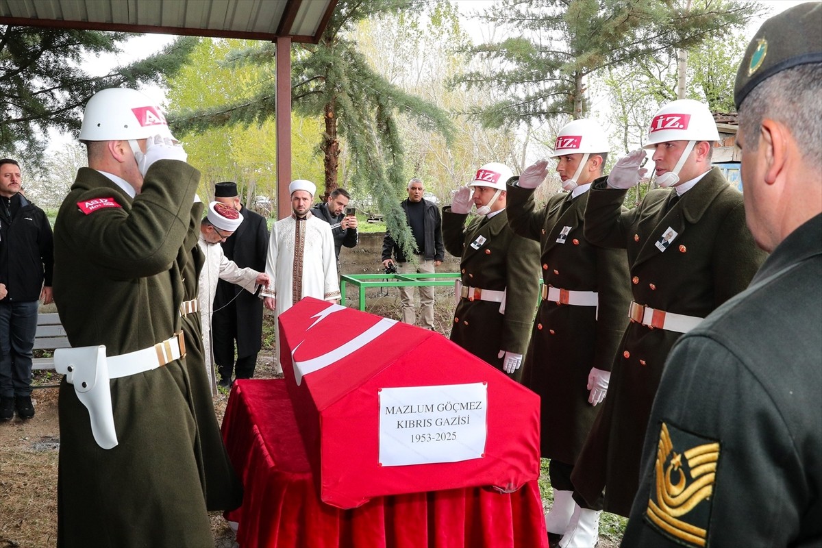 Kıbrıs gazisi Mazlum Göçmez'in cenazesi Tokat'ın Turhal ilçesinde toprağa verildi.