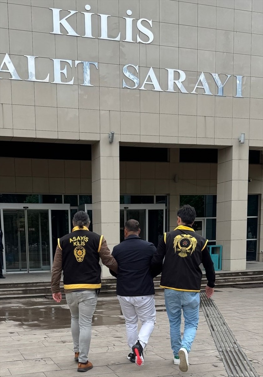 Kilis'te çeşitli suçlardan haklarında kesinleşmiş hapis cezası bulunan 4 firari hükümlü...