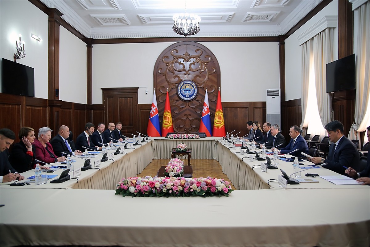 Kırgızistan'a resmi ziyaret için gelen Slovakya Dışişleri ve Avrupa İşleri Bakanı Juraj Blanar...