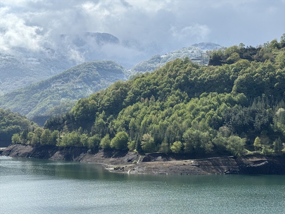 Kocaeli'de eriyen kar suları, kentin içme suyu ihtiyacının büyük kısmını karşılayan Yuvacık...