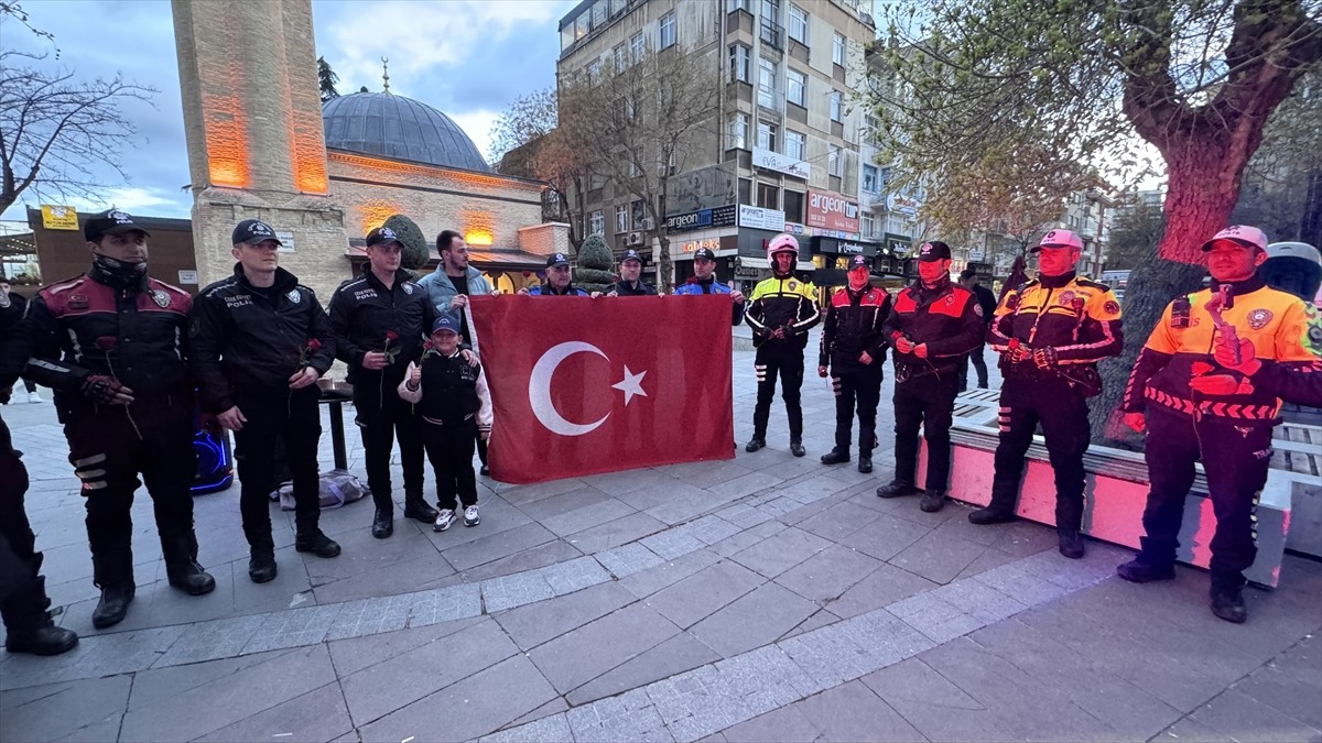 Konya'da faaliyet gösteren "Eren'den Sonra İyilik Hareketi Grubu" üyeleri, yürüyüş yapılacağı...