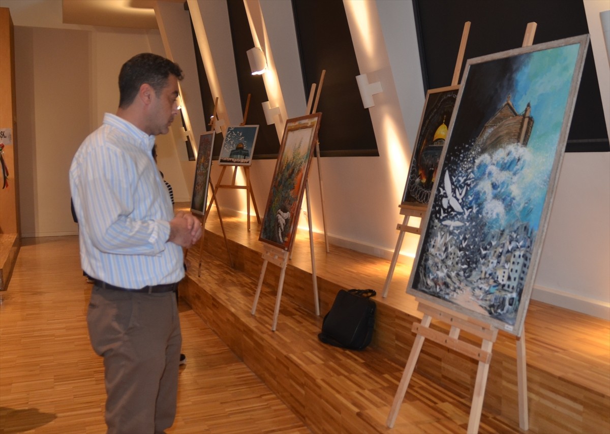 Konya'da Kudüs ve Gazze temalı "Diken ve Karanfil" Resim Sergisi açıldı.  