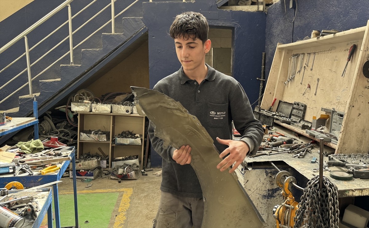 Konya'da oto sanayisinde tamircilik yapan Tamer Kurt, fedakarlık yaparak başarılar kazandığı kick...