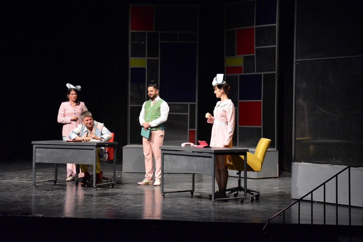 Kültür ve Turizm Bakanlığı Devlet Tiyatroları Genel Müdürlüğünce bu yıl 12'ncisi düzenlenen...