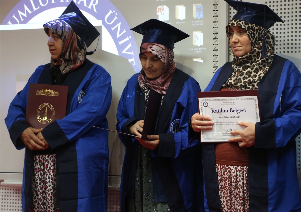 Kütahya'da köyde yaşayan kadınlara yönelik Türk Kızılay Kütahya Şubesi ve Kütahya Dumlupınar...