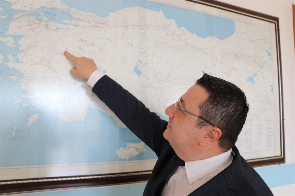 Kütahya Dumlupınar Üniversitesi (DPÜ) Simav Teknoloji Fakültesi Dekanı ve Jeoloji Yüksek Mühendisi...