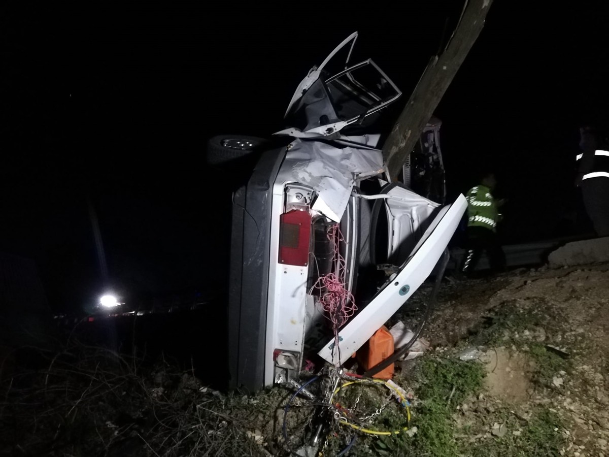 Malatya'da otomobilin devrildiği kazada 1 kişi hayatını kaybetti, 2 kişi yaralandı. Kaza yerine...