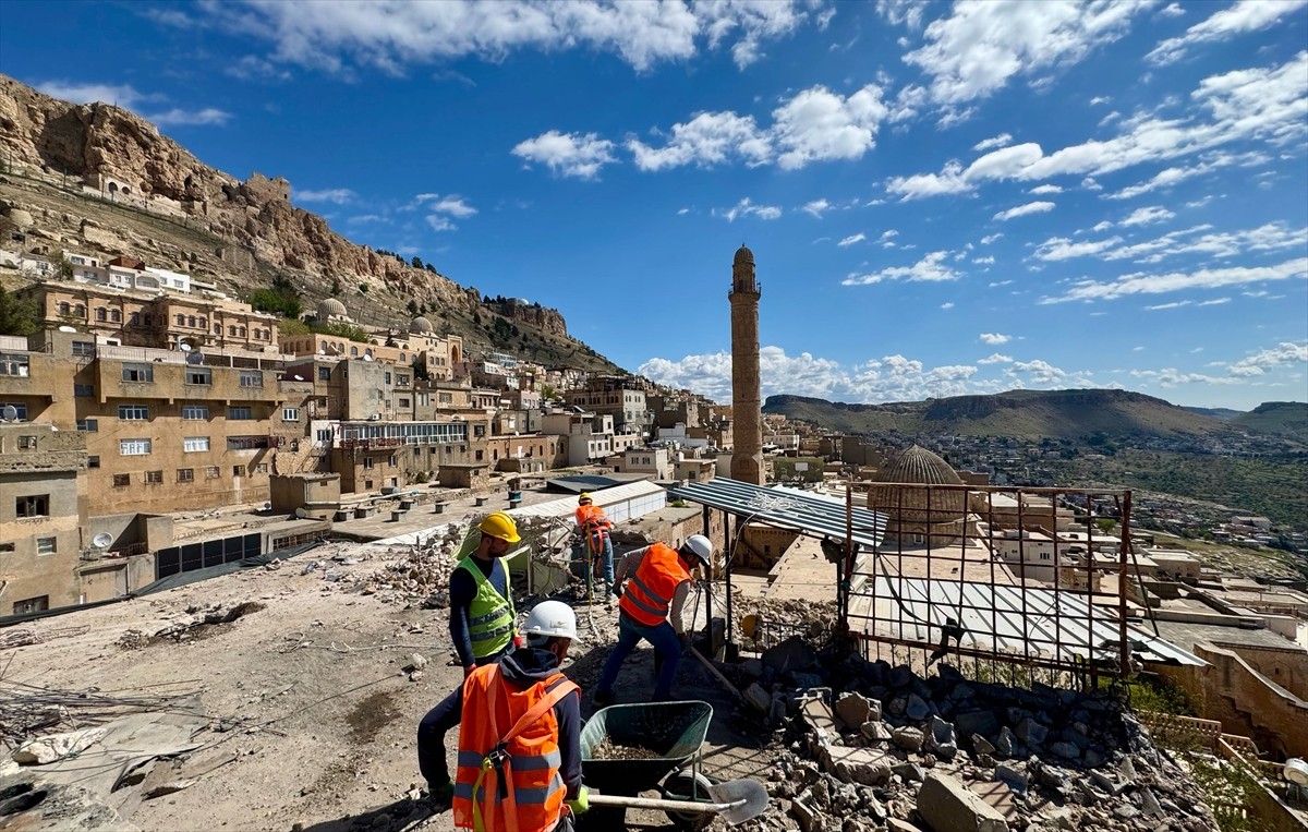 Mardin'de kentin mimari yapısının ortaya çıkarılması için yürütülen çalışmalar kapsamında tarihi...