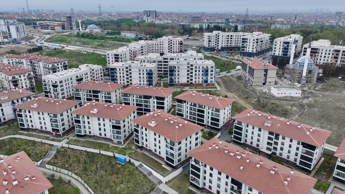 Marmara Denizi Silivri açıklarında meydana gelen 6,2 büyüklüğündeki depremin ardından, bazı...