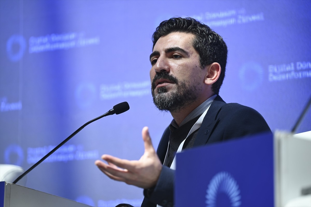 Marmara Siyasal Derneğinin, Marmara Üniversitesinde (MÜ) düzenlediği "Dijital Dönüşüm ve...