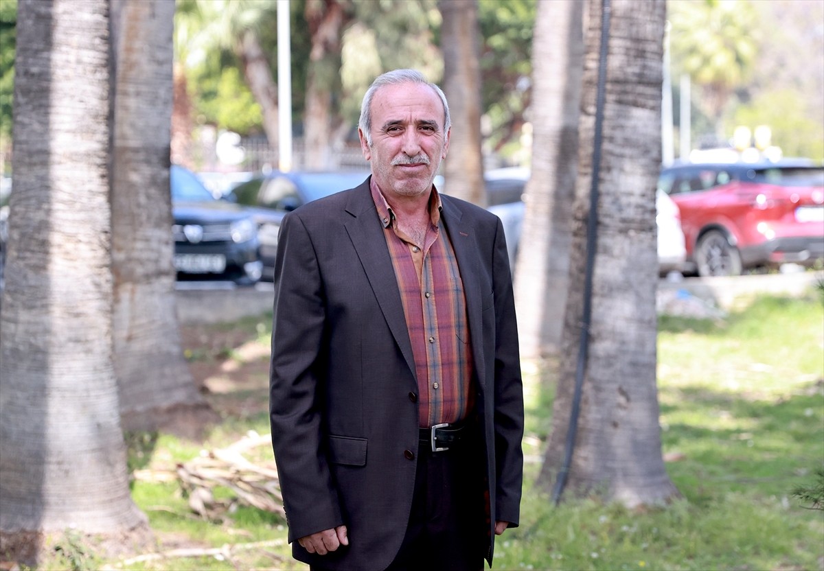 Mersin'de telefonda kendilerini emniyet personeli gibi tanıtan şüpheliye inanıp engelli oğlunun...