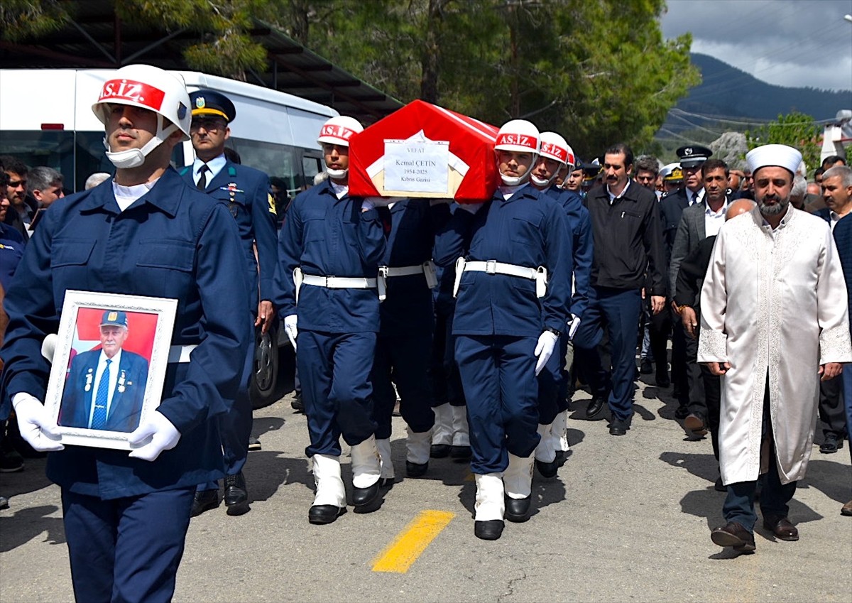 Mersin'in Bozyazı ilçesinde elektrikli bisikletten düşerek yaralanan ve kaldırıldığı hastanede...