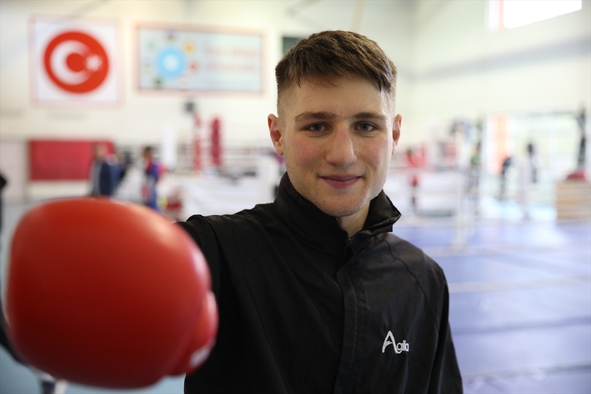 Milli boksör Metehan Çınar, hedefine koyduğu dünya şampiyonluğu ile hem babasını hem de Türkiye’yi...