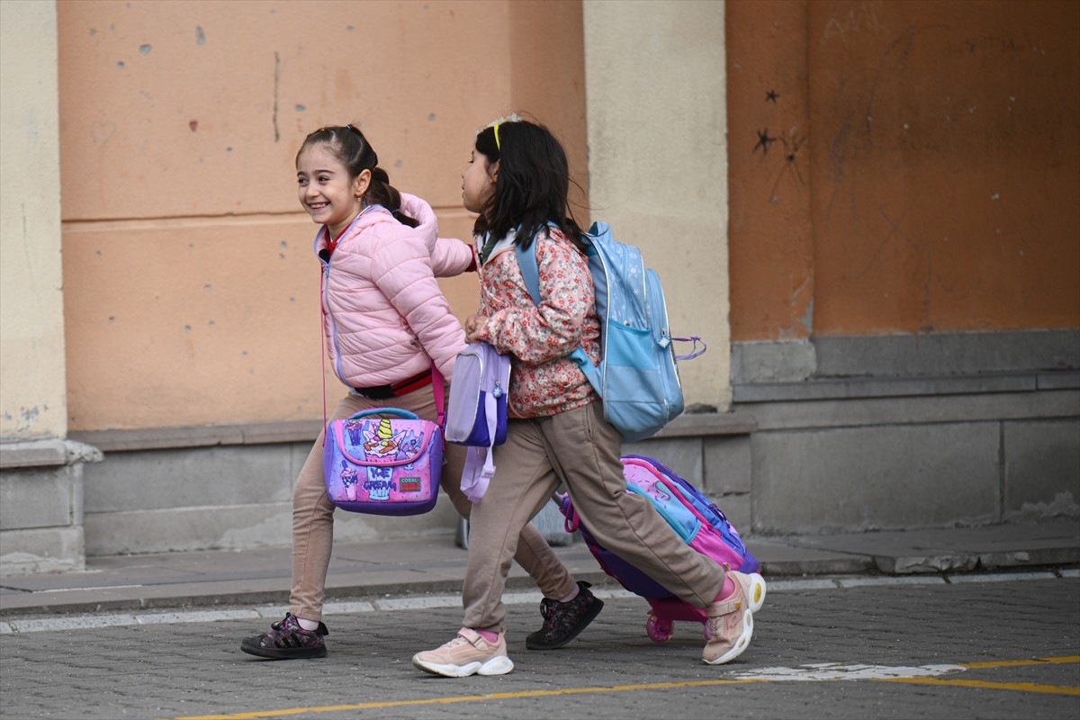 Milli Eğitim Bakanlığına (MEB) bağlı ilk ve ortaöğretim kurumlarındaki yaklaşık 20 milyon...