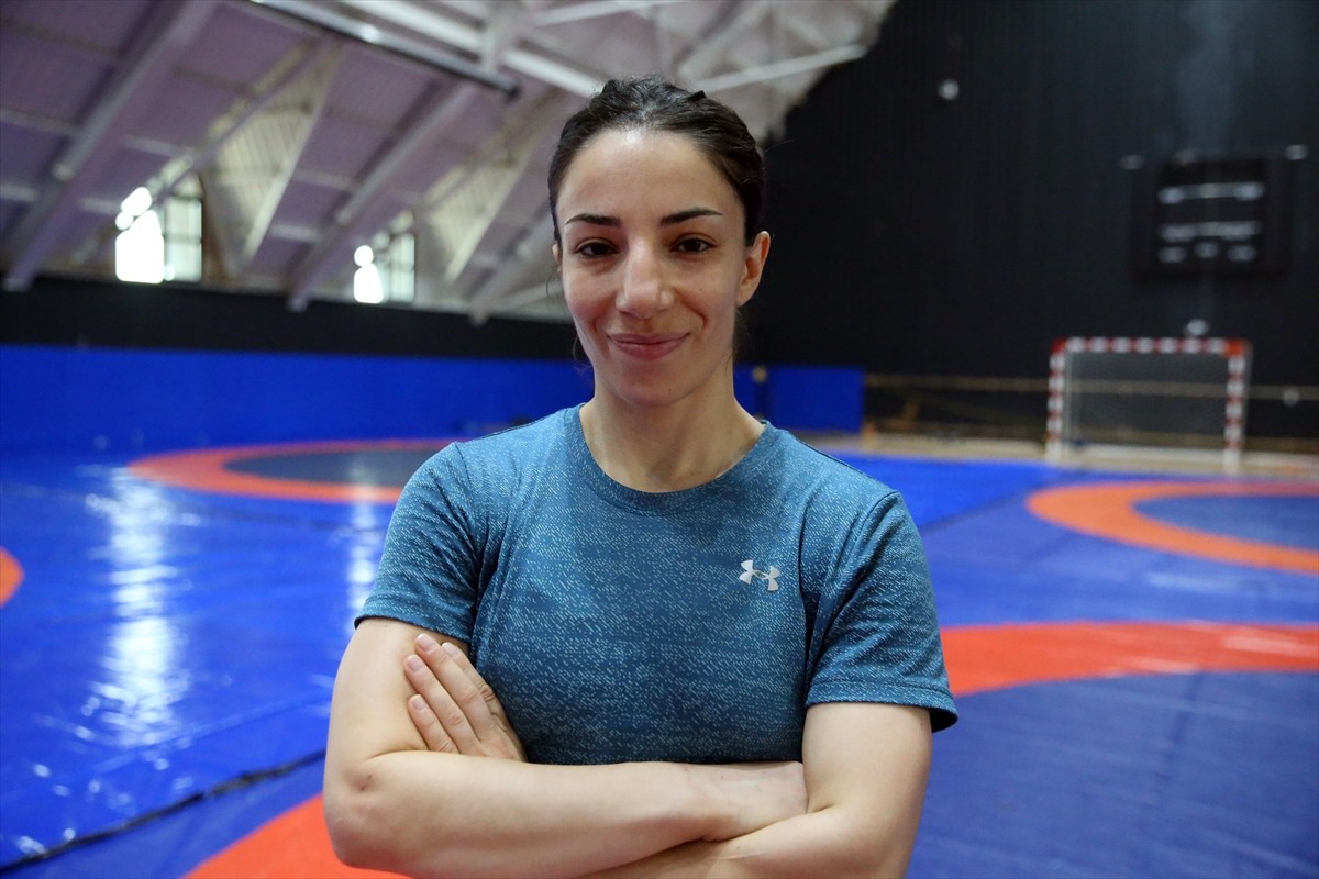 Milli güreşçi Evin Demirhan Yavuz, Slovakya'da yapılacak Avrupa Şampiyonası'nda altın madalya...