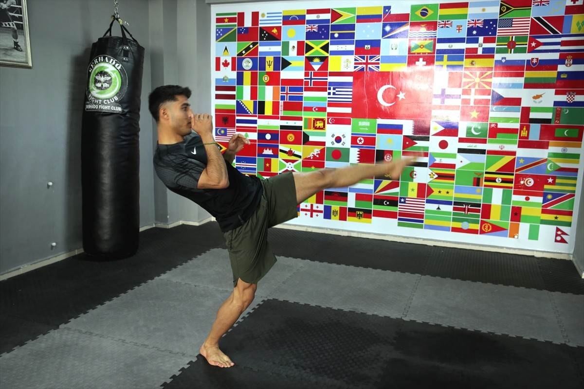 Milli muaythai sporcusu Muhammed Bilal Okay, 22-31 Mayıs tarihleri arasında Antalya'da...