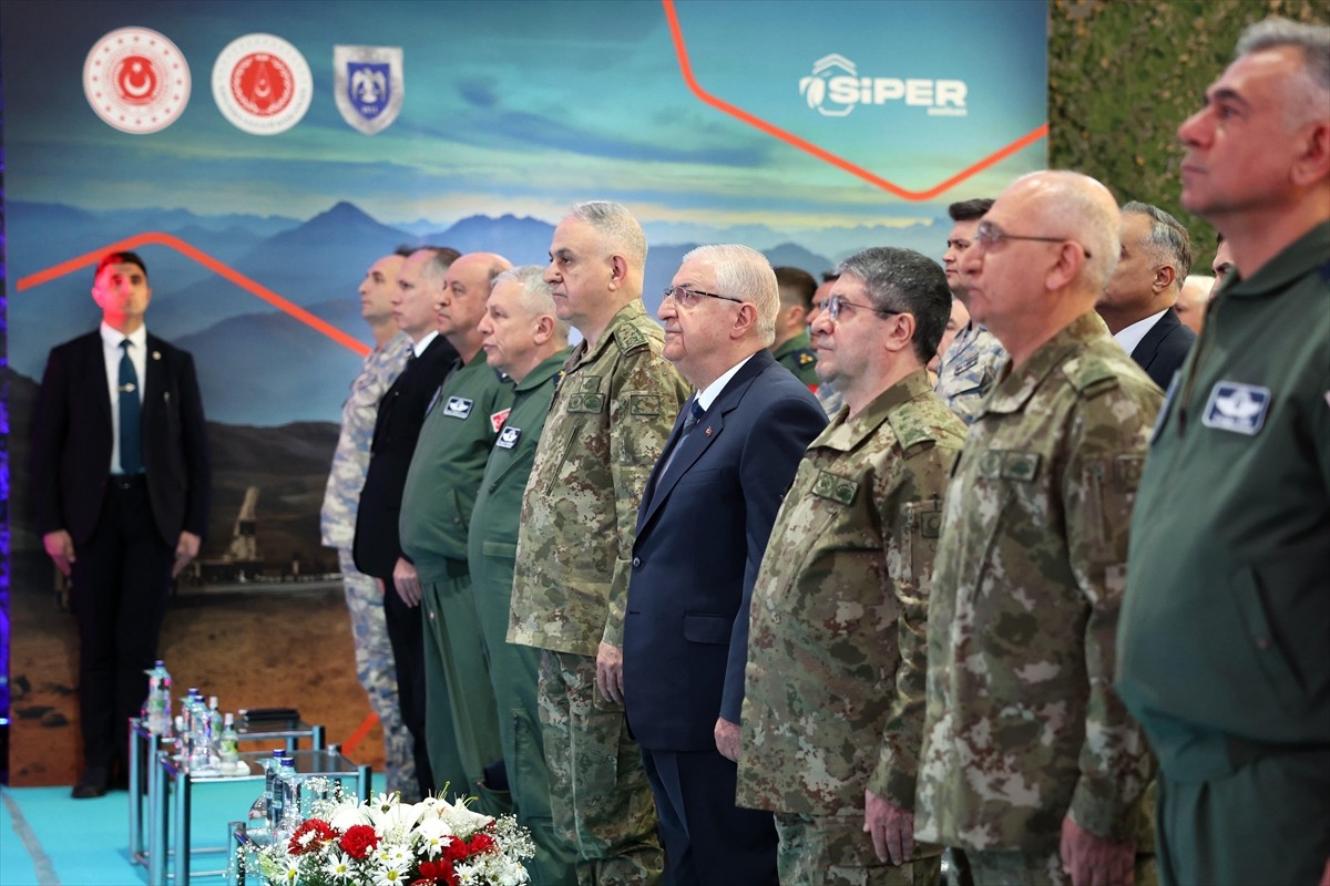 Milli Savunma Bakanı Yaşar Güler, Hava ve Füze Savunma Simülatör Merkezi Açılış Töreni'ne katıldı....