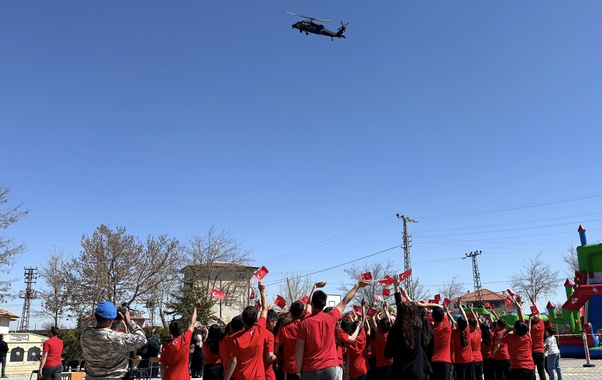 Milli Savunma Bakanlığı, Konya'nın Ereğli ilçesinde ilkokul ve ortaokul öğrencilerinin bir...