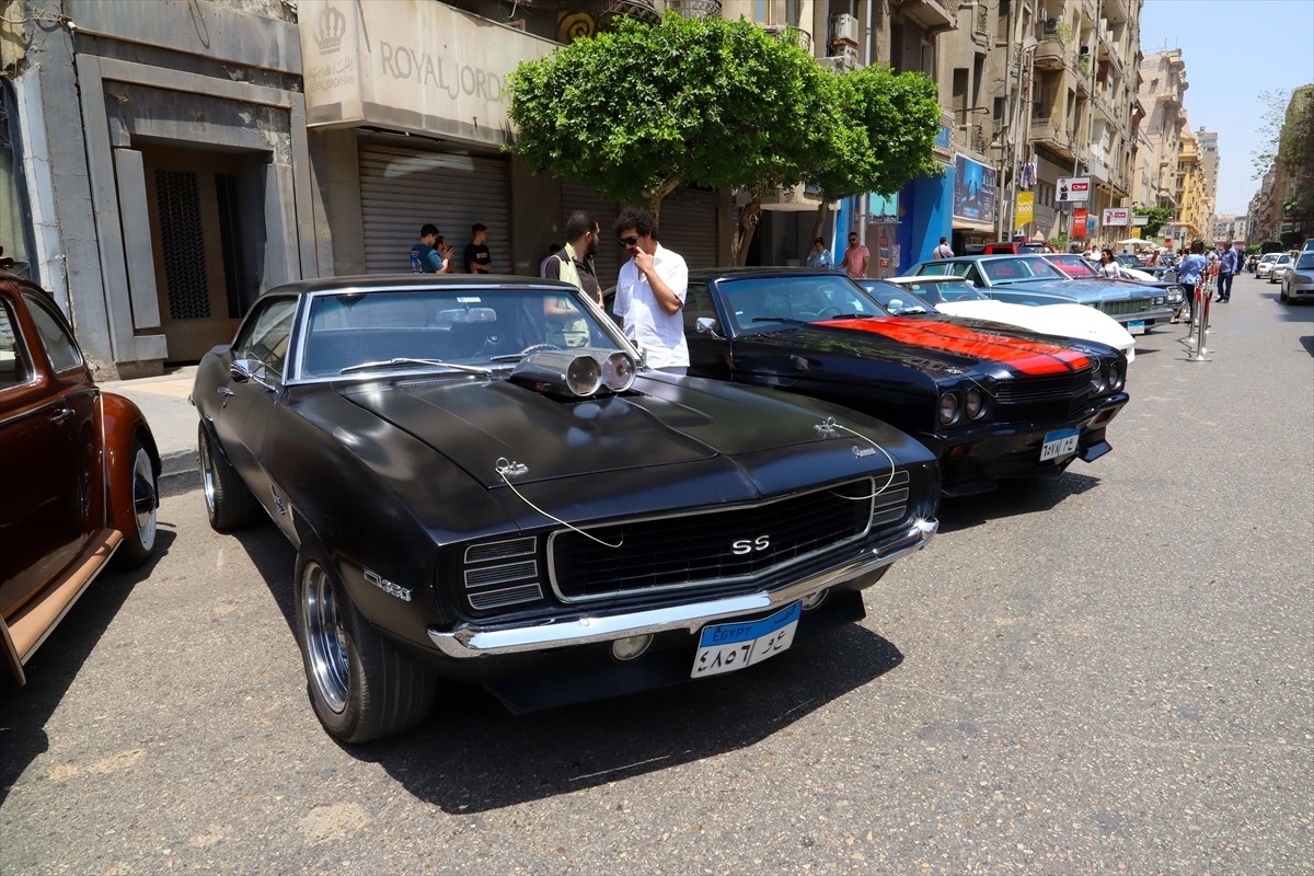 Mısır'da, bazıları 80 yaşın üzerinde olan 50'den fazla klasik otomobil sergilendi. Mısır Otomobil...