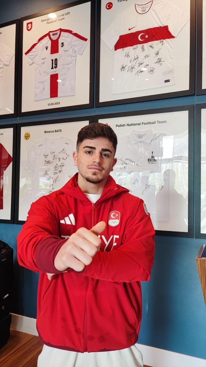 Moldova'da devam eden Büyükler Avrupa Halter Şampiyonası'nda yaptığı kaldırışlarıyla kariyerinde...