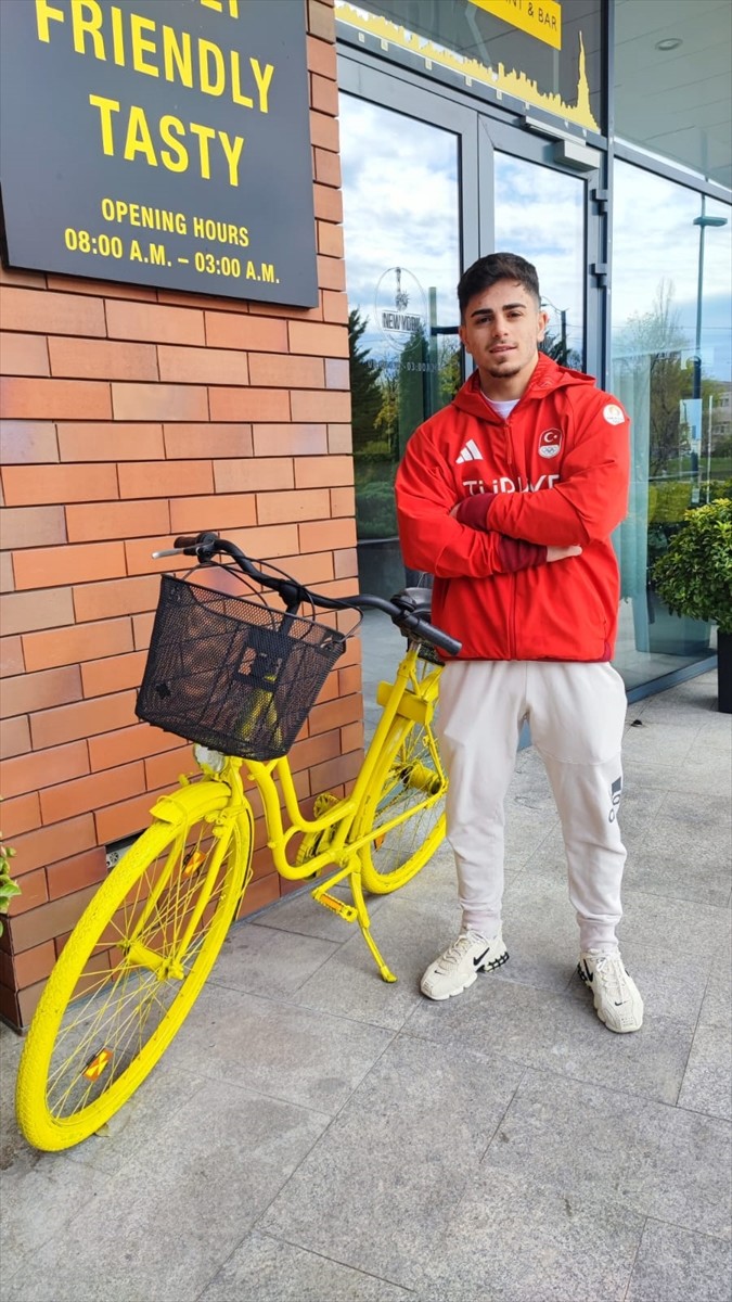 Moldova'da devam eden Büyükler Avrupa Halter Şampiyonası'nda yaptığı kaldırışlarıyla kariyerinde...