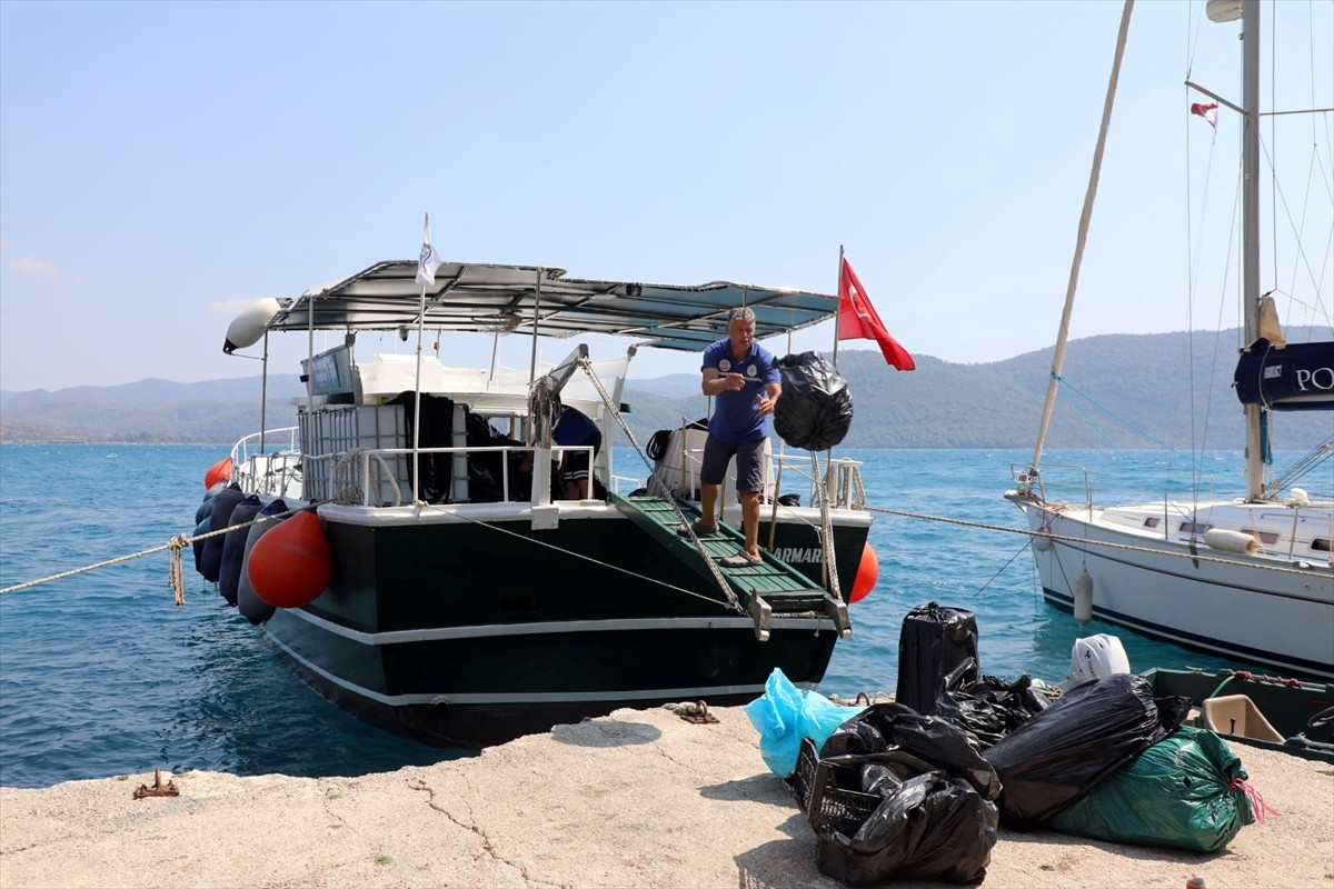 Muğla'da 2024'ün başından bu yana teknelerden 7 milyon 10 bin 802 litre atık su toplandığı...