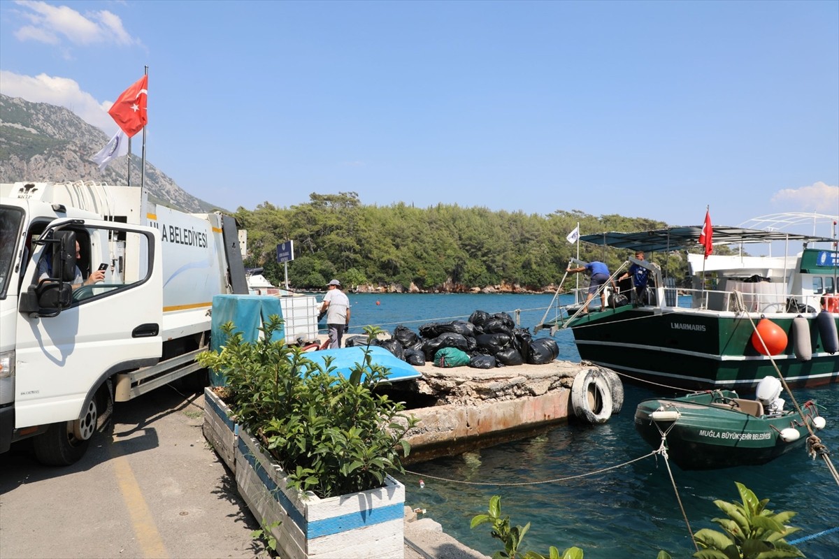 Muğla'da 2024'ün başından bu yana teknelerden 7 milyon 10 bin 802 litre atık su toplandığı...