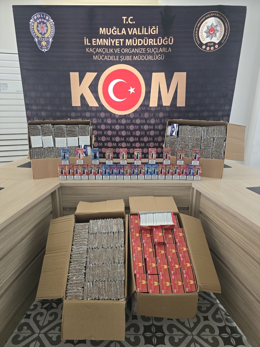 Muğla'da kaçakçılıkla mücadele kapsamında düzenlenen operasyonda gözaltına alınan 9 zanlıdan 7'si...