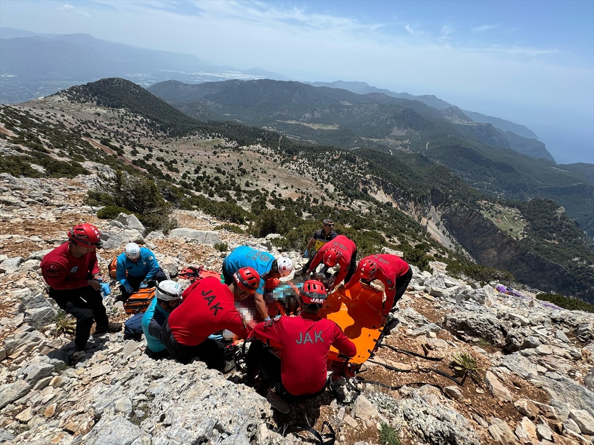 Muğla'nın Fethiye ilçesinde düşen yamaç paraşütündeki pilot ile yolcusu hayatını kaybetti....
