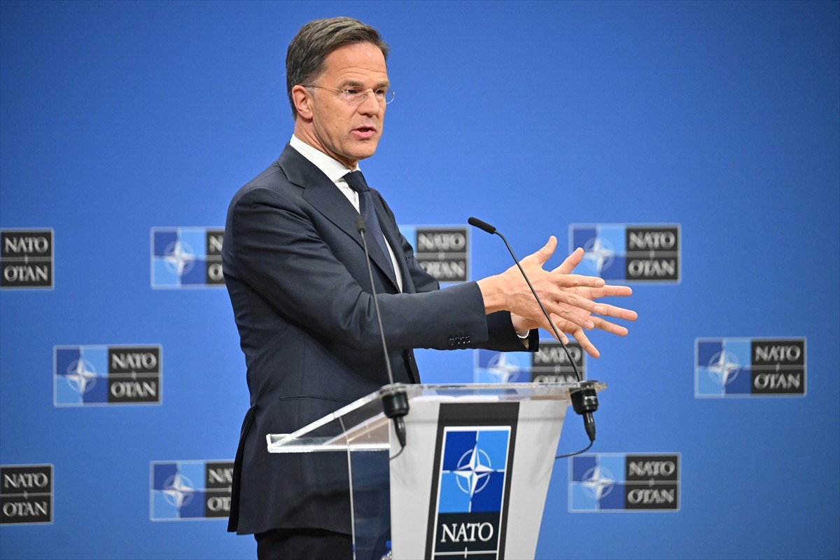 NATO Genel Sekreteri Mark Rutte, Brüksel'deki karargahta yapılan NATO Dışişleri Bakanları...