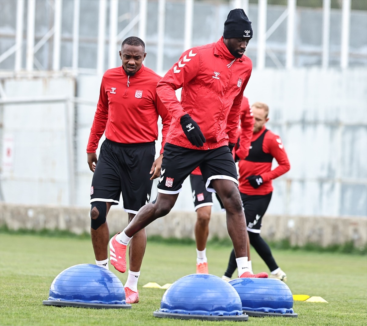 Net Global Sivasspor, Trendyol Süper Lig'in 32. haftasında deplasmanda Kasımpaşa ile oynayacağı...