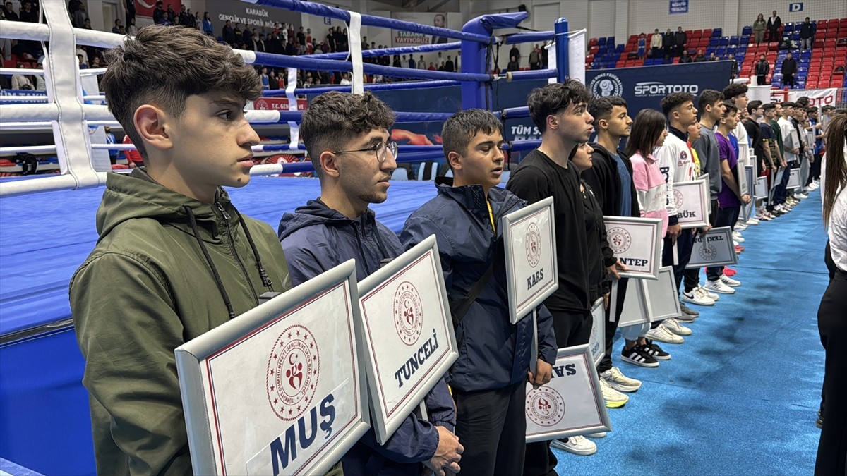 Okul Sporları Gençler Türkiye Boks Birinciliği müsabakaları Karabük'te başladı. Gençlik ve Spor...