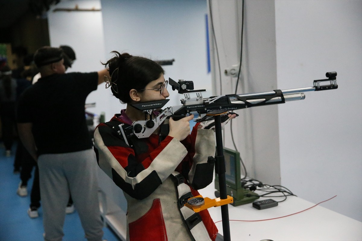 Ordulu paralimpik milli atıcı Cevat Karagöl, Altınordu ilçesindeki Havalı Silahlar Atış...