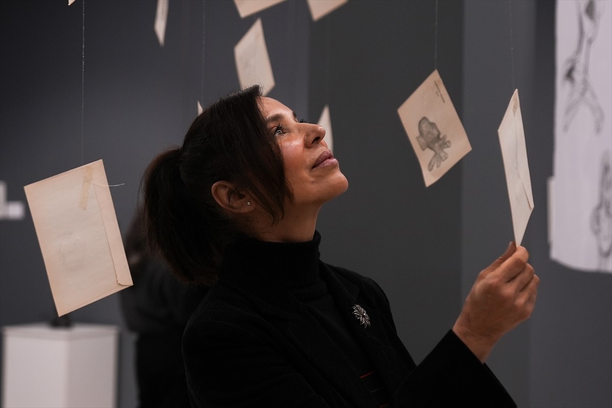 Otizm spektrum bozukluğu bulunan sanatçı Remzi Yılmaz'ın "Sessizliğin Yankıları" sergisi, Ankara...